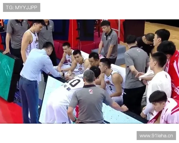 刚刷到施洋赛后拎菜篮那张，球场帅哥下一秒就变邻居大叔