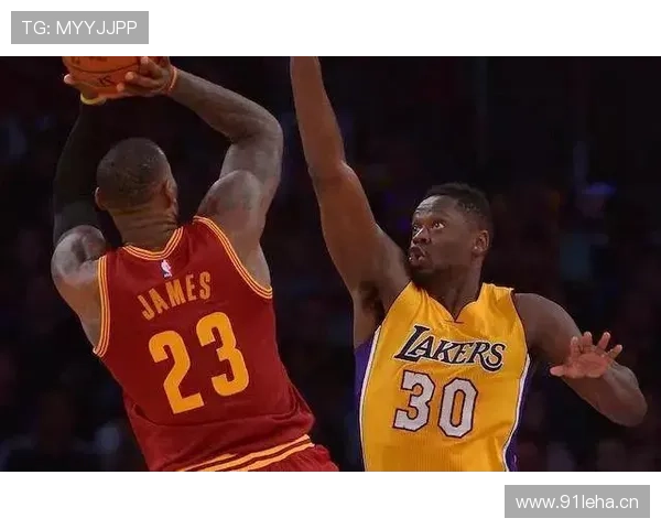 朱利叶斯·兰德尔篮下强攻效率提升显著，助尼克斯拉开内线差距