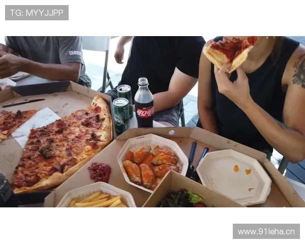 菲尔普斯一天吃一万大卡，冰箱里塞满披萨和煎饼